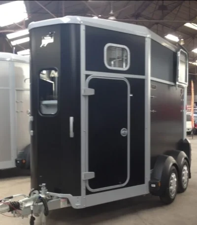 photo du produit Van 2 places HB506 Confort pont-portes IFOR Williams 2600Kg