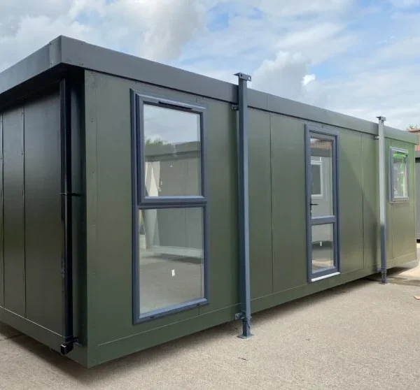 photo du produit Cabine Jackleg 24′ x 10′ – Solution Modulaire Prête à l’Emploi