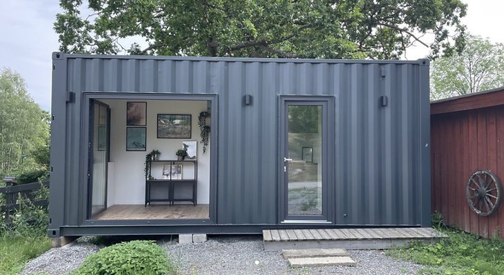 52aa76_d8ef37ab89904fa489536a9881b665bbmv2.jpg photo du produit Mini-Maison Conteneur 15 m² – Solution Mobile