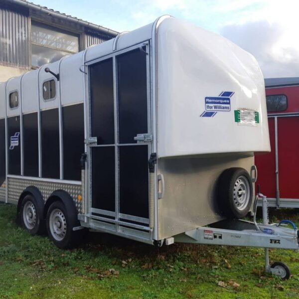 photo du produit Van Cheval Ifor Williams HB 610 – Transport 4/5 Chevaux