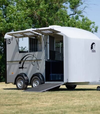 photo du produit Van Minimax – Transport 3 Chevaux | Confort & Sécurité