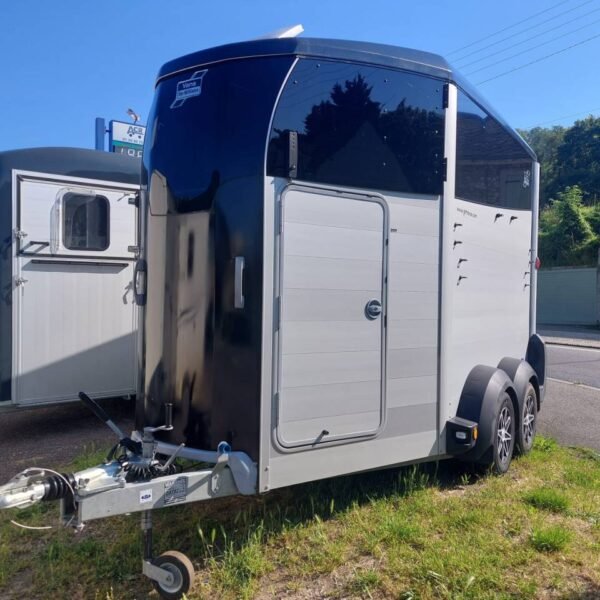 photo du produit Van Ifor Williams HBX511 – 2 Places, Spacieux et Équipé (2019) – Occasion