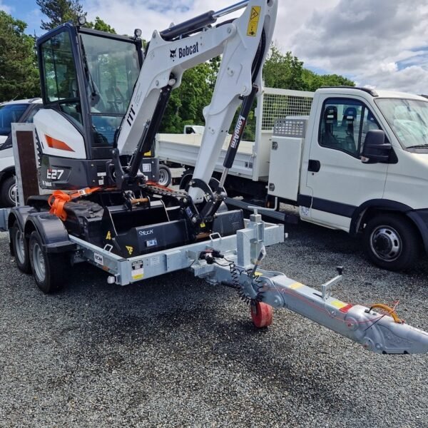 photo du produit Bobcat E27Z (2023) + Remorque ECIM + 3 Godets + Marteau BRH Furukawa FX35-S