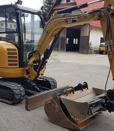 photo du produit CAT 302.7D CR d’Occasion (2016) – Mini-Pelle 2,67T + 3 Godets
