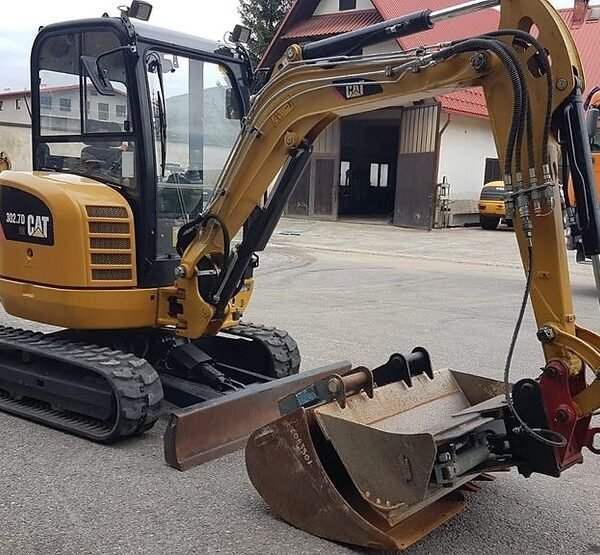 photo du produit CAT 302.7D CR d’Occasion (2016) – Mini-Pelle 2,67T + 3 Godets