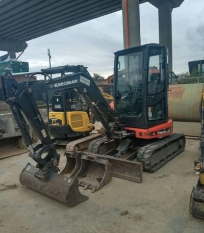 photo du produit Eurocomach ES 28.2 ZT d’Occasion (2016) – Mini-Pelle 2,8T avec 3 Godets