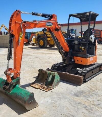 photo du produit Hitachi ZX26U-5 d’Occasion (2017) – Mini-Pelle 2,63T avec 3 Godets