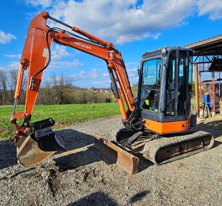 Hitachi-ZX35U-2-dOccasion-01.jpg photo du produit Hitachi ZX35U-2 d’Occasion (2007) – Mini-Pelle 3,5T Équipée