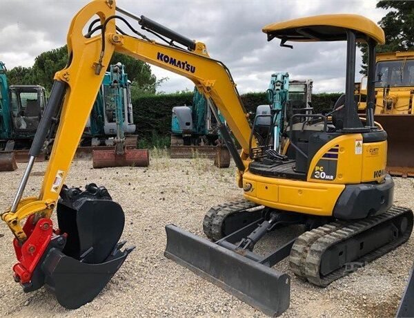 photo du produit Komatsu PC30MR (2008) – Mini Pelle 3,29T, 3810 Heures, 3 Godets