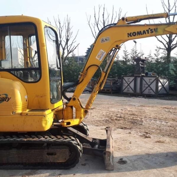 photo du produit Komatsu PC27R (1998) – Mini Pelle 3T, 5099 Heures, Bon État