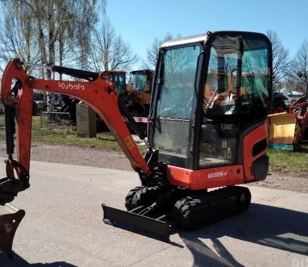 photo du produit Kubota KX 015-4 (2015) – 1,5T, 3880 Heures, 3 Godets, Bon État