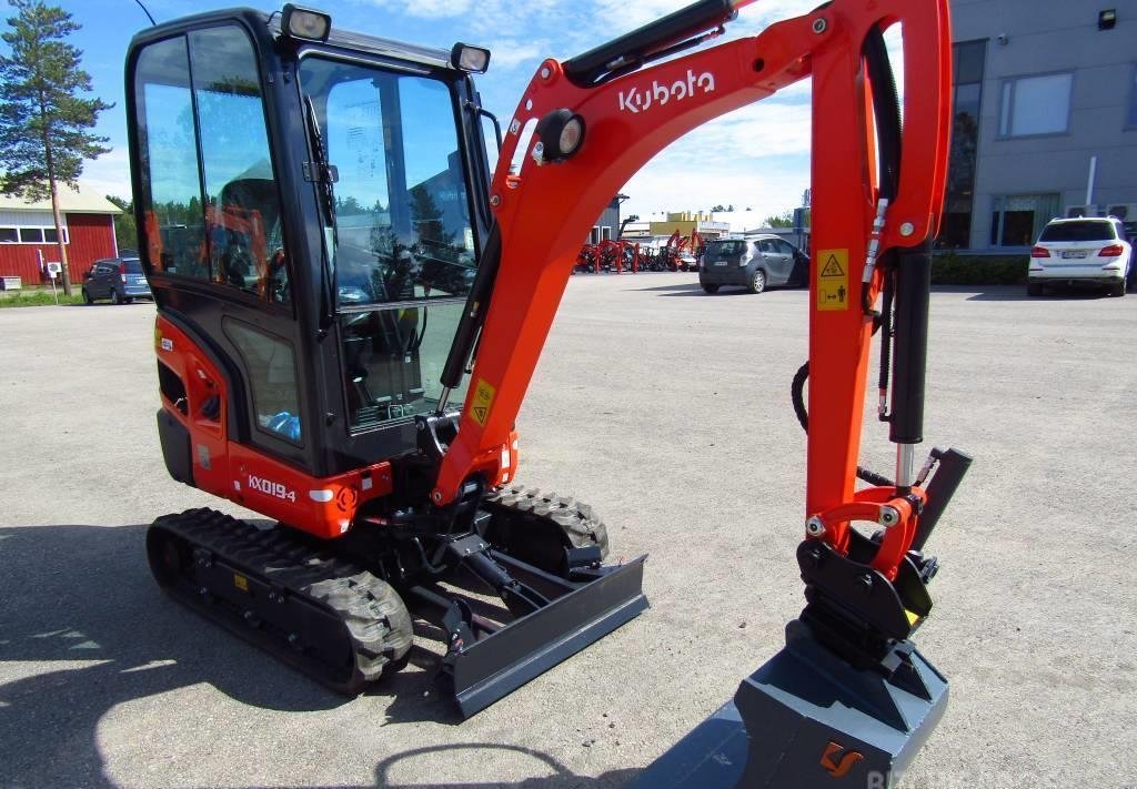 Kubota-KX019-4-06.jpg photo du produit Kubota KX019-4 – Mini Pelle 1,9T – 2022 – 10 h – Pratiquement Neuve