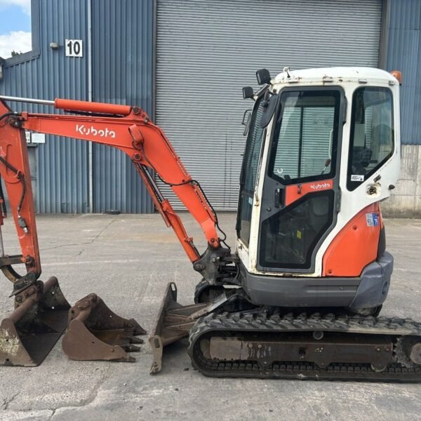 photo du produit Mini Pelle Kubota U27-4 Occasion 2018 – 2,7T avec Attache Rotative et 3 Godets