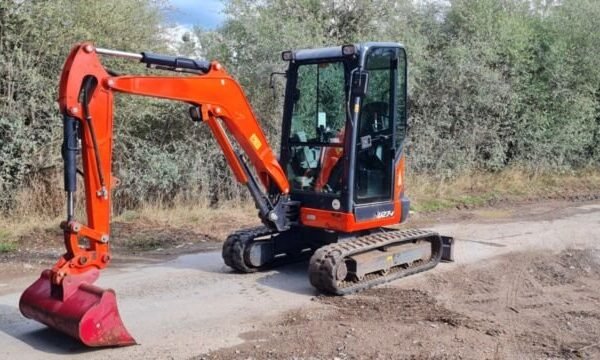 photo du produit Mini Pelle Kubota U27-4 Occasion 2016 – 2,7T avec Cabine et Attache Rapide