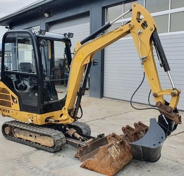 photo du produit Caterpillar CAT 302.2D d’Occasion (2013) – Mini-Pelle 2,1T + 3 Godets
