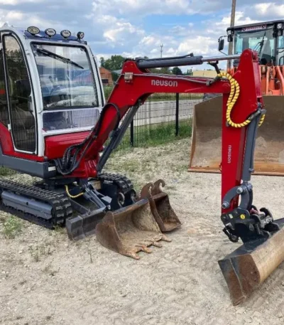 photo du produit Mini Pelle Neuson 2202 RDV (1998) – 2,05T, 3178H, 3 Godets