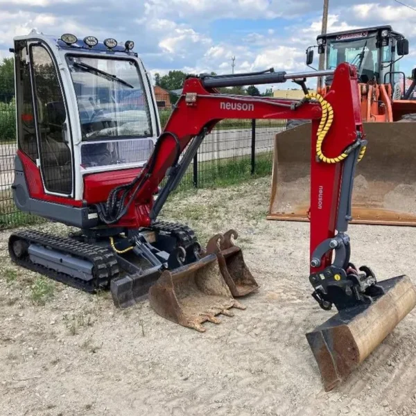 photo du produit Mini Pelle Neuson 2202 RDV (1998) – 2,05T, 3178H, 3 Godets