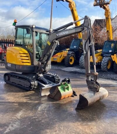 photo du produit Mini Pelle Volvo EC27C – 2015 – 2,8T – Révisée et Prête à l’Emploi