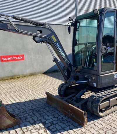 photo du produit Mini Pelle Volvo ECR25 – 2015 – 2,49T, 1375h, 3 Godets