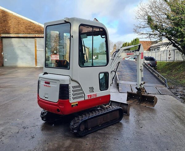 photo du produit Mini Pelle TAKEUCHI TB016 – 1,6T Occasion