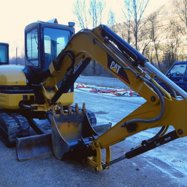 photo du produit Mini Pelle Caterpillar 304 CR 2005 occasion