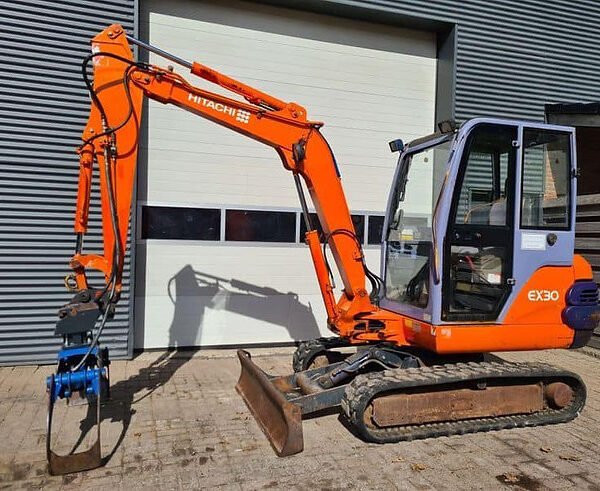 photo du produit Mini Pelle Hitachi EX30 – 2006 – 2970 kg – Occasion